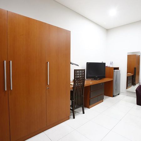 Reddoorz @ Menteng Джакарта Екстер'єр фото