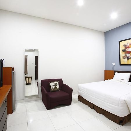 Reddoorz @ Menteng Джакарта Екстер'єр фото