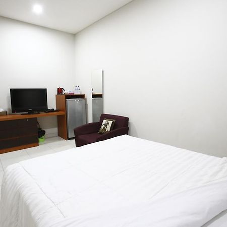 Reddoorz @ Menteng Джакарта Екстер'єр фото