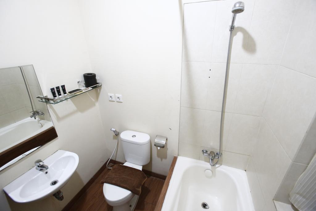 Reddoorz @ Menteng Джакарта Екстер'єр фото