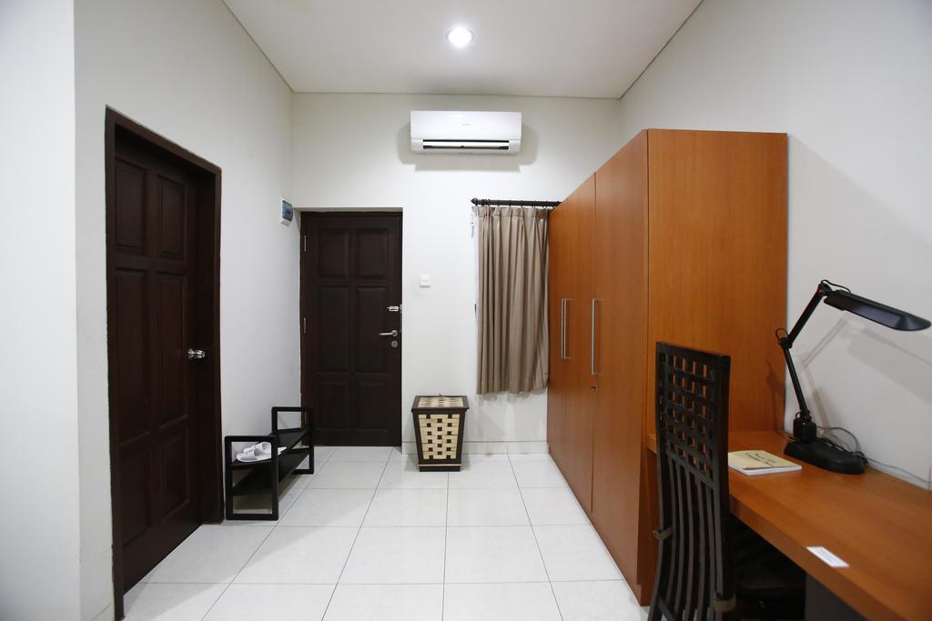 Reddoorz @ Menteng Джакарта Екстер'єр фото