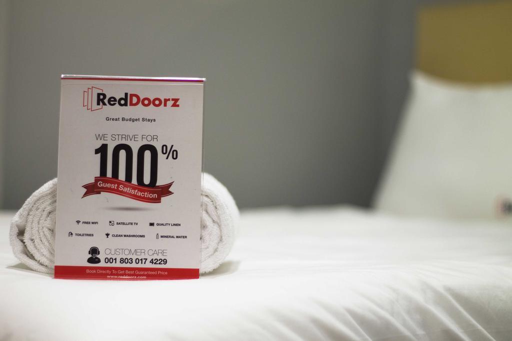 Reddoorz @ Menteng Джакарта Екстер'єр фото
