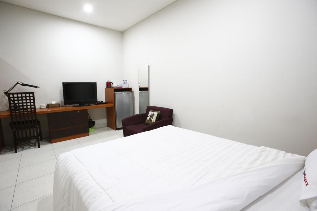 Reddoorz @ Menteng Джакарта Екстер'єр фото